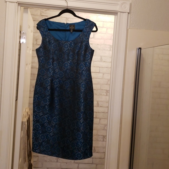 Dress - Picture 5 of 5